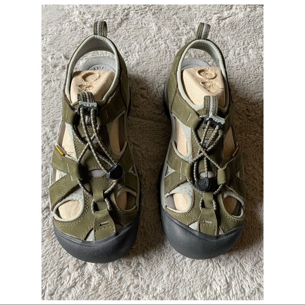 NEW KEEN WATERPROOF SPORT SANDALS Size 9.5